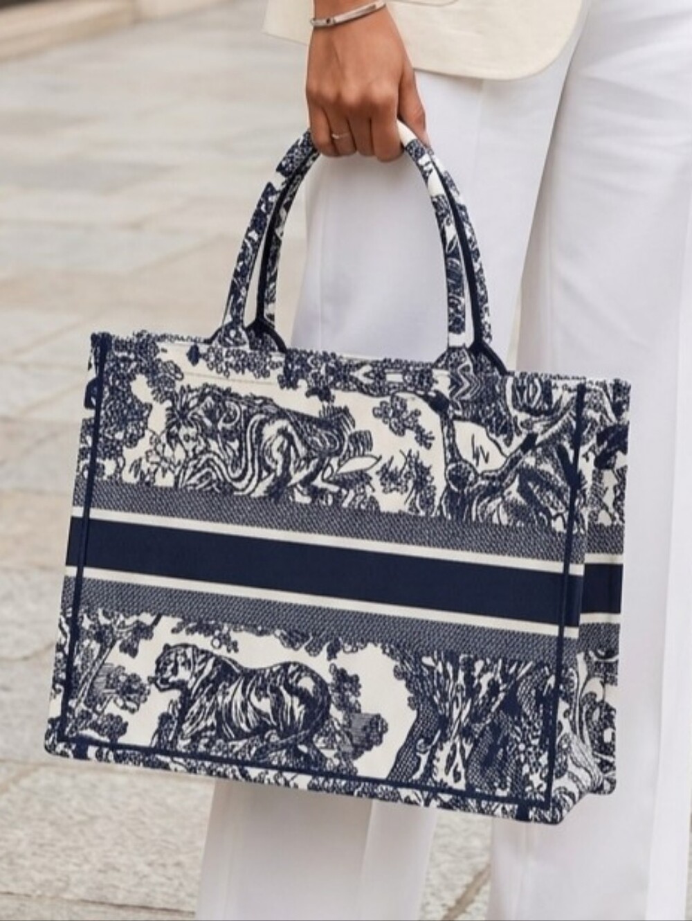 BRAND NEW NEVER WORN Elegant Toile French Prints Tote Bag Satchel Handbag - Picture 1 of 4